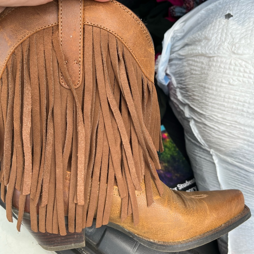 Women’s Ariat boots with Fringe
